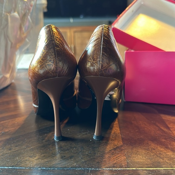 BCBGirls Katchens high heel. - Picture 4 of 6